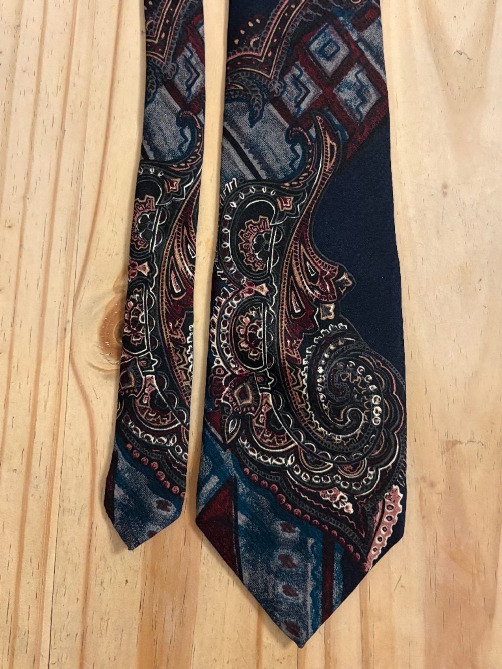 Vintage Club International by Tip Top Silk Abstract Paisley Necktie 3.75”